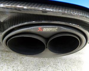 아우디 RS7에 장착된 아크라포비치 머플러