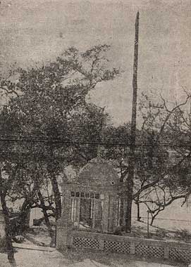 현재 파키스탄 카이베르파크툰와주 노셰라 군구에 위치한 아칼리 풀라 싱 기념관