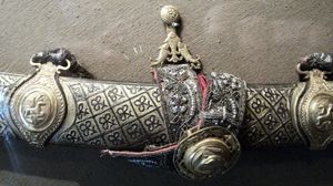 19세기 샴쉬르 검. 니항은 전통적으로 더 긴 길이의 키르판을 소지한다.