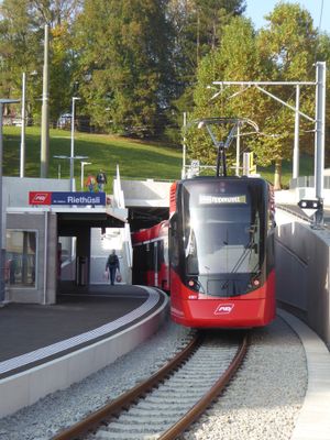 Ruckhalde 터널은 크로스시티 노선 개발과 관련된 가장 중요한 구조물이었다. Ruckhalde 터널의 남쪽 입구와 새로운 Riethüsli 역