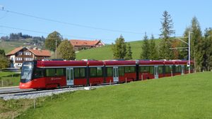 2018년 삼멜플라츠와 히르쉬베르크 사이에서 운행 중인 ABe 8/12 "Tango" 세트