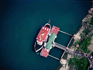 안개 아가씨호 승선 부두, 1976