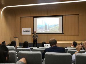 안개 수집에 관해 이야기하는 Dar Si Hmad 팀의 라프람