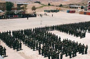 2002년 신생 아프간 국가군(ANA)의 첫 졸업생들