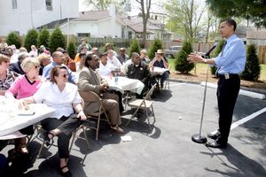 미국 상원 선거 운동 중 카이로에서 열린 오찬에서 연설하는 버락 오바마 (2004년 4월 15일).