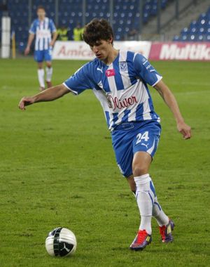 2011년 10월 레흐 포즈난에서 뛰고 있는 토네프