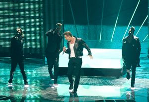 유로비전 송 콘테스트 2011에서 "Get You"를 공연하는 보로비요프