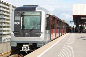 크라에이엔네스트역에 있는 M5 메트로