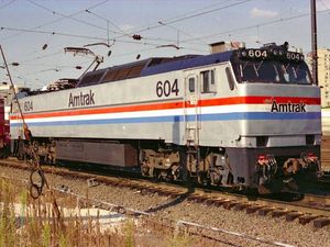 GE E60 30th 스트리트 역에서 운행하는 장면