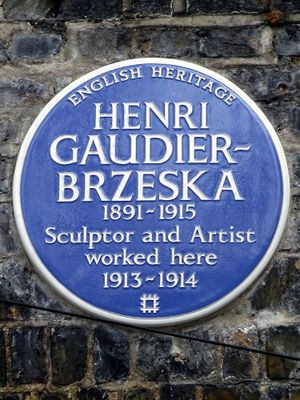 윈소프 로드에 있는 고디에브르제스카의 블루 플라크