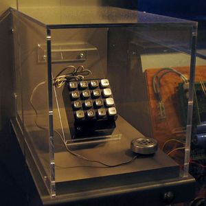 스티브 워즈니악의 "블루 박스" (Computer History Museum에 전시)