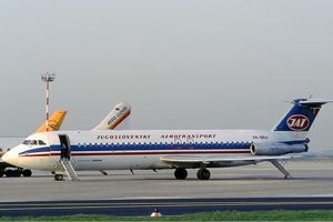 1989년 11월 뒤셀도르프 공항에 있는 JAT 유고슬라비아 항공 BAC 원-일레븐