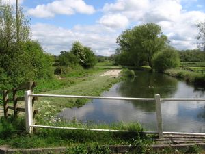 브리트퍼드 근처의 17세기 항해 수로가 여전히 물에 잠겨 있다.