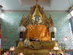 Kyaikkhauk Pagoda}} 사원의 불상