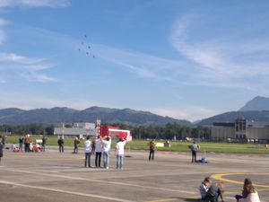 에멘 공군 기지의 에어쇼