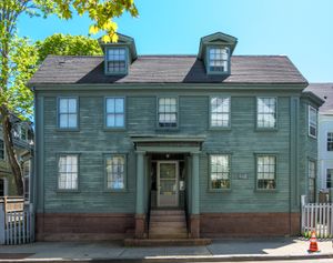 에즈라 스타일스 하우스(Ezra Stiles House)는 로드아일랜드주 뉴포트에 있다.