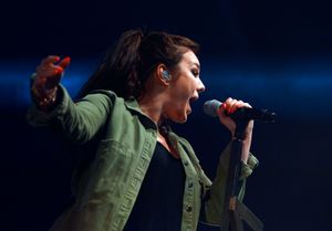 2017년의 에바 파르나