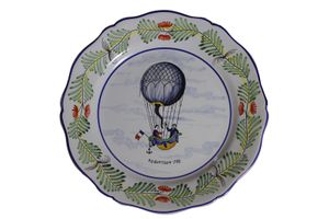 로베르의 기구 비행을 기념한 접시(1789년)