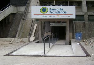 히우 지 자네이루 대성당에 위치한 Banco da Providência 지점 입구
