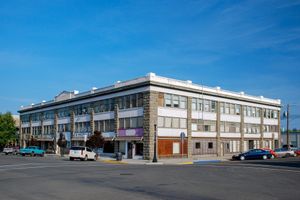 오리건주 엔터프라이즈의 E 메인 스트리트에 있는 건물, Wallowa County Courthouse 맞은편