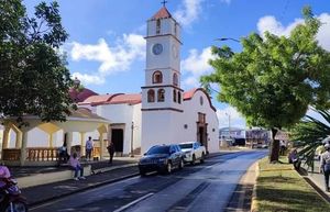 도미니카 공화국 엘 세이보의 교회와 거리