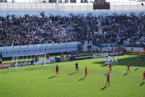 2011년 3월 19일 토론토 FC와의 데뷔전에서 백캡스