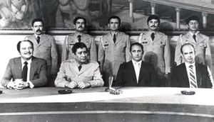 세 번째 정부 위원회. 왼쪽부터: 호세 라몬 아발로스 나바레테, 하이메 압둘 구티에레스, 호세 나폴레온 두아르테, 호세 안토니오 모랄레스 에를리히.