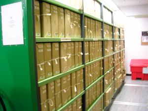 최신 보관소 중 하나의 이동식 선반