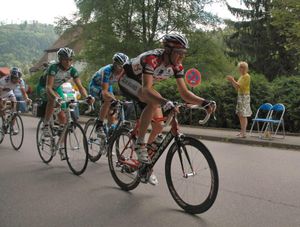 2005년 투르 드 프랑스의 포이크트(앞); 9구간 이후, 그는 하루 동안 종합 선두를 지켰다.