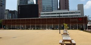 2013년 5월 7일부터 2016년 7월 18일까지 구 청사 부지 내에서 운영된 임시 점포