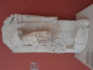 검투사의 보호자로서의 네메시스, 2세기, 파트라 고고학 박물관, 그리스.