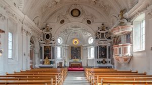 순례 교회의 내부