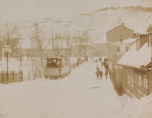 오슬로 거리(Oslo gate)의 트램 (1900년경). 운전석이 개방된 형태이다.