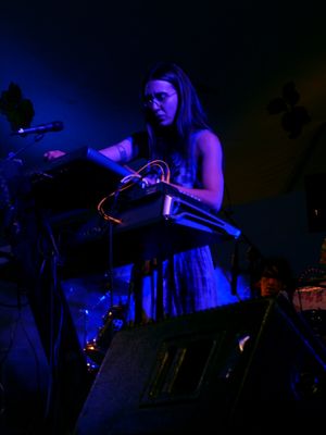 2004년에 밴드에 합류한 베이시스트 브랜디 윈(Brandi Wynne).