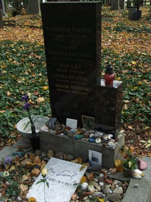 오타 파벨의 묘