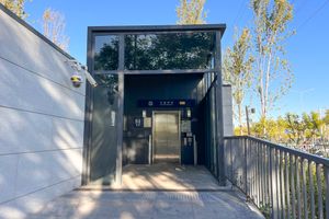 완성시역 B번 출구 엘리베이터