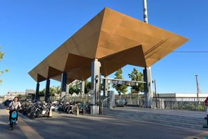 완성시역 D번 출구