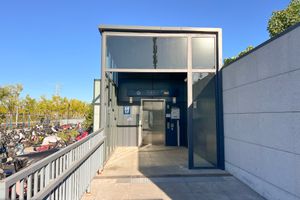 완성시역 D번 출구 엘리베이터