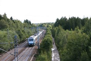 72형이 개량된 복선 구간인 오스 역 근처를 지나가고 있다.