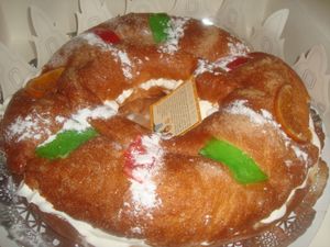 생크림을 곁들인 스페인(카스테욘, 발렌시아 지역) "로스콘 데 레예스"