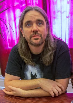 타이 코리 프랑크, 마틴의 개인 비서로 게임의 스토리 컨설턴트로 활동했다.