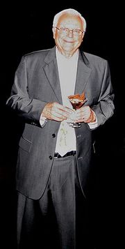 드레이크 방정식은 교신 가능할 외계 생명체의 수를 추측하게 한다.