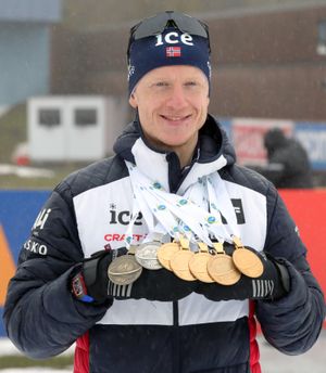 팅네스 뵈는 2023년 바이애슬론 세계 선수권 대회에서 7개 레이스 모두에서 메달을 획득했으며, 5개의 금메달을 획득하여 기록을 세웠다.