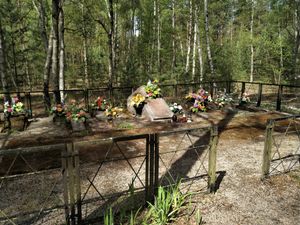 키에르쿠트 숲의 홀로코스트 희생자 기념비