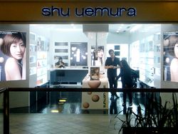 필리핀 마카티 록웰 센터에 있는 슈에무라 매장