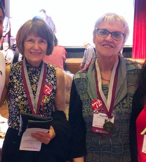 2022년 레슬리 스몰과 제인 로세티, WPI 최초의 여성 입학생(1972년 졸업)