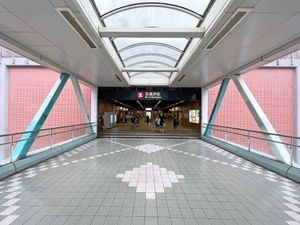 우카이사역 A1 출구 입구