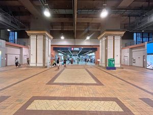 우카이사역 B 출구와 교통환승센터