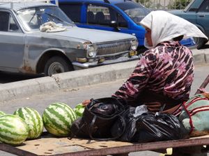 수박을 파는 부하라의 여성