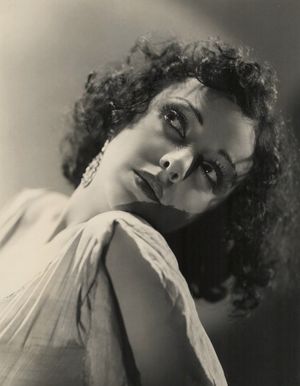 니나 쿼테로가 1933년 미국 영화 버전에 출연한 홍보 스틸 사진